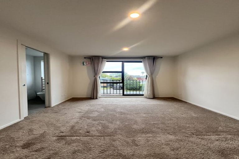 Photo of property in 4e Montmere Avenue, Te Atatu Peninsula, Auckland, 0610