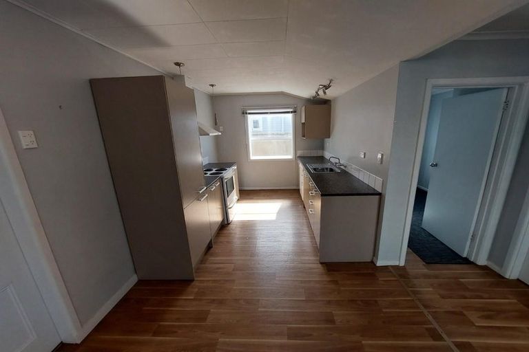 Photo of property in 90 Olliviers Road, Phillipstown, Christchurch, 8011