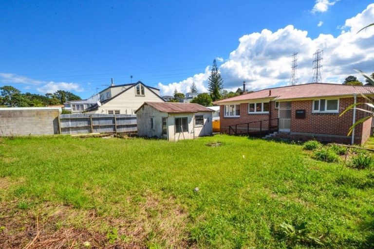 Photo of property in 43 Beaubank Road, Kelston, Auckland, 0602