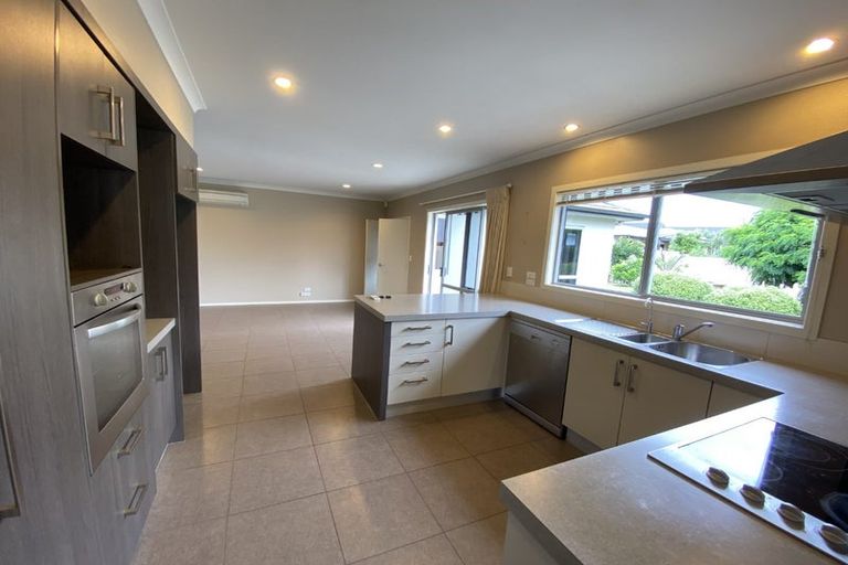 Photo of property in 98 Russell Robertson Drive, Havelock North, 4130