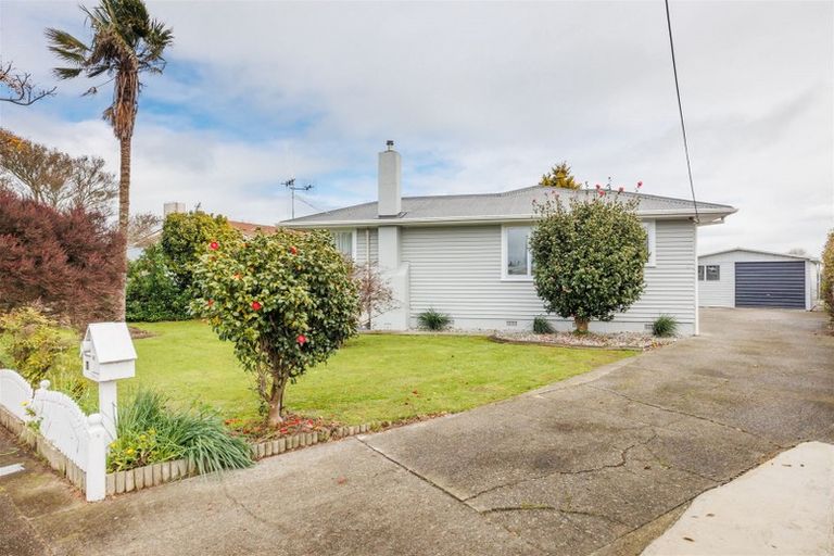 Photo of property in 10 Peters Avenue, Cloverlea, Palmerston North, 4412
