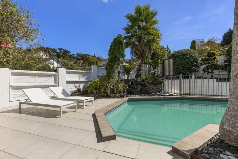 Photo of property in 203 Chelsea View Drive, Chatswood, Auckland, 0626