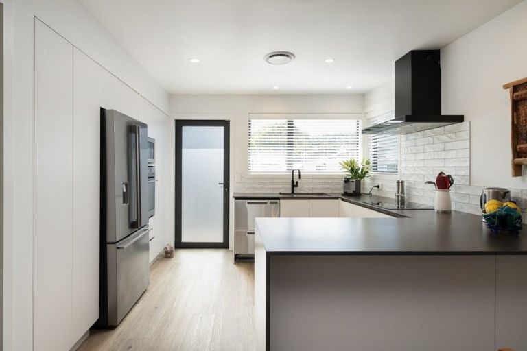 Photo of property in 163 Waikawa Road, Picton, 7220