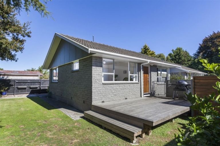 Photo of property in 96b Crofton Road, Harewood, Christchurch, 8051