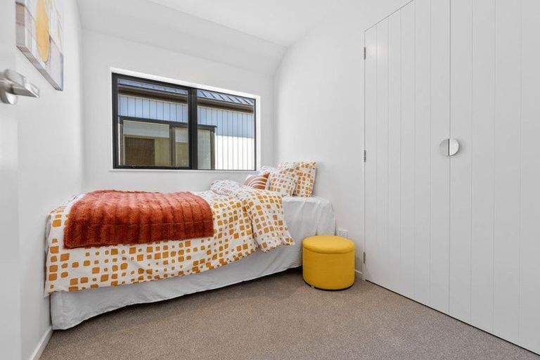 Photo of property in 1/18 Albert Road, Kelston, Auckland, 0602