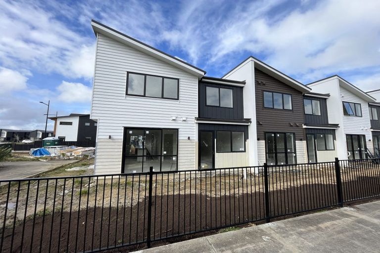 Photo of property in 1 Whawhaki Lane, Kumeu, 0810