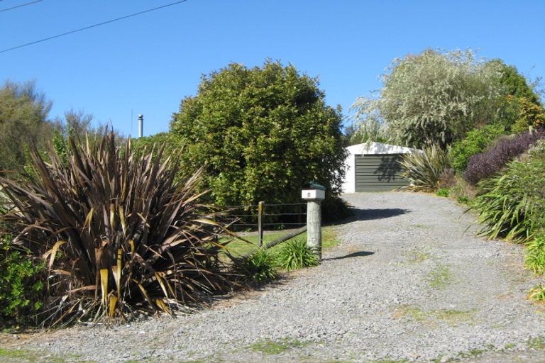 Photo of property in 1 Feltham Street, Hunterville, 4730