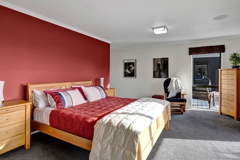 Photo of property in 16 Arthur Road, Paraite, New Plymouth, 4373