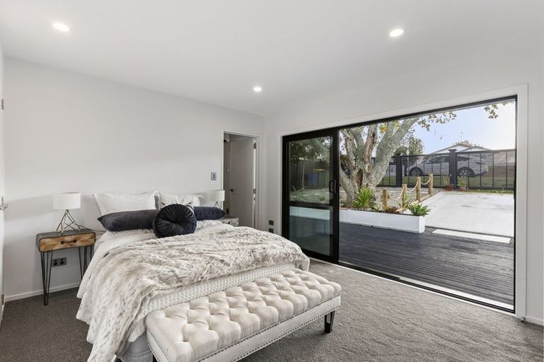 Photo of property in 1/47 Deep Creek Road, Waiake, Auckland, 0630