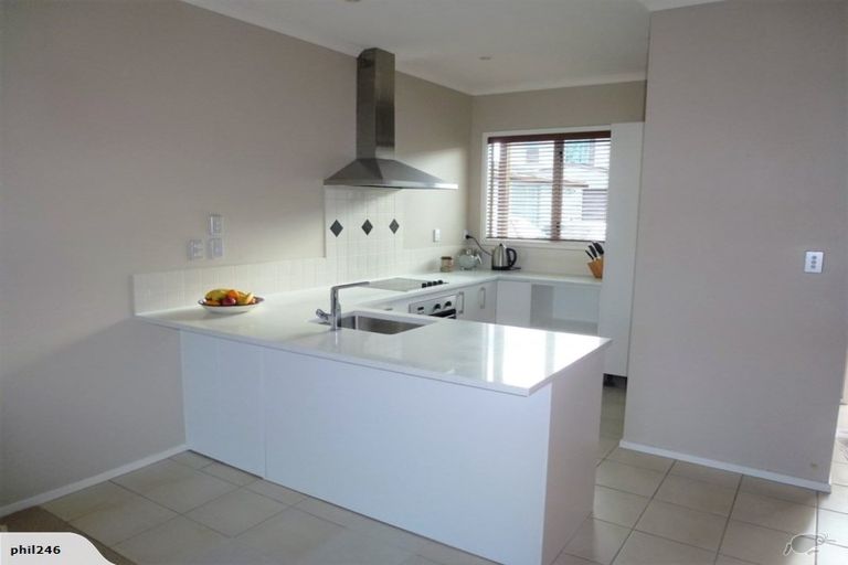 Photo of property in 9q Clearwater Cove, West Harbour, Auckland, 0618