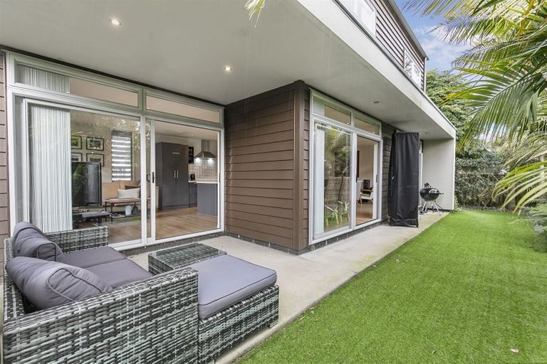 Photo of property in 242a Forrest Hill Road, Forrest Hill, Auckland, 0620