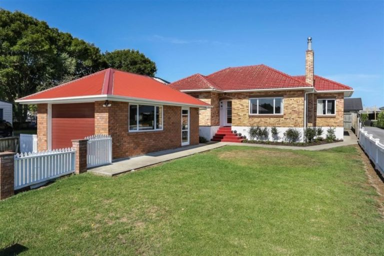 Photo of property in 18 Valley Road, Pukekohe, 2120