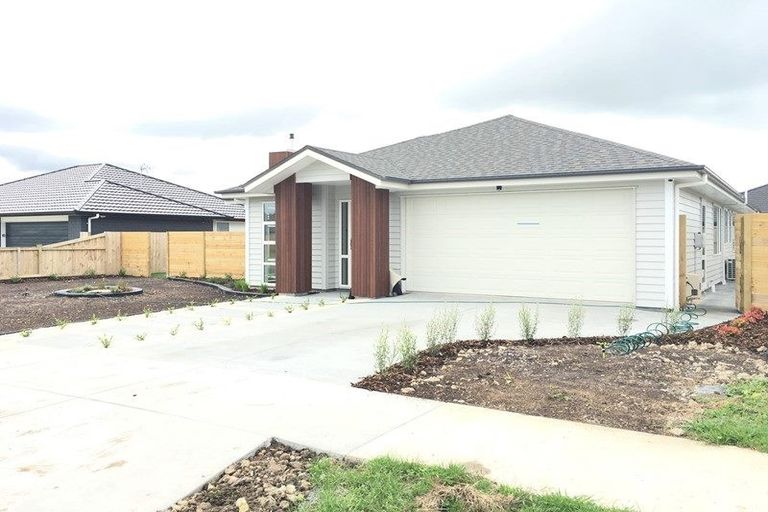 Photo of property in 7 Aporo Drive, Kumeu, 0810