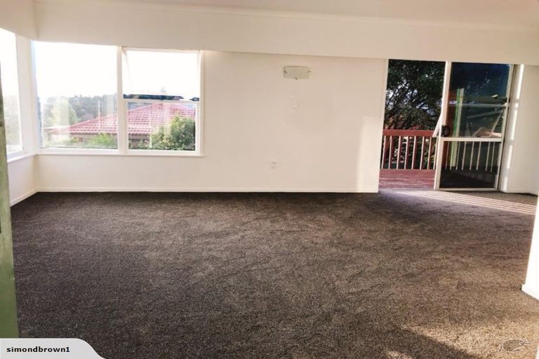 Photo of property in 2/12 Westwell Road, Belmont, Auckland, 0622