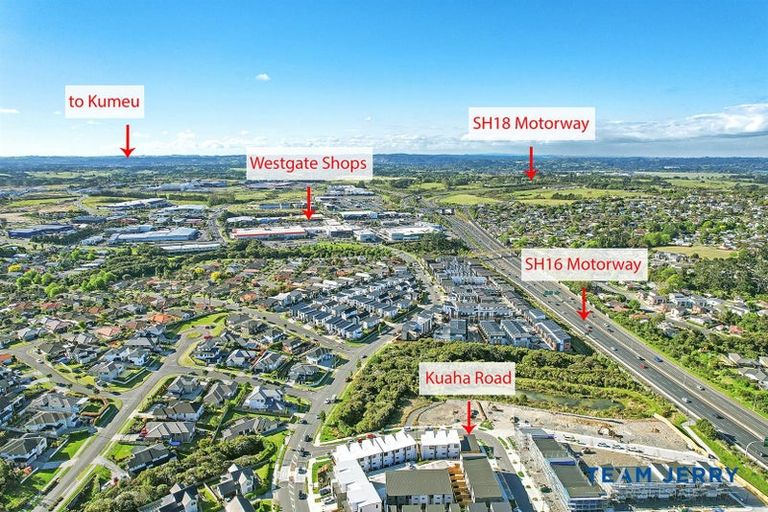 Photo of property in 27 Kuaha Road, Massey, Auckland, 0614