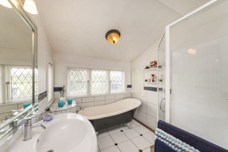 Photo of property in 18 Riverbank Road, Tiakitahuna, Palmerston North, 4477