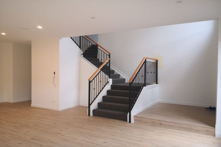 Photo of property in 22c Dallinghoe Crescent, Milford, Auckland, 0620