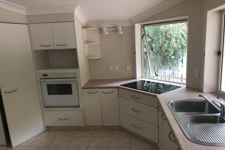 Photo of property in 23 Simon Owen Place, Golflands, Auckland, 2013