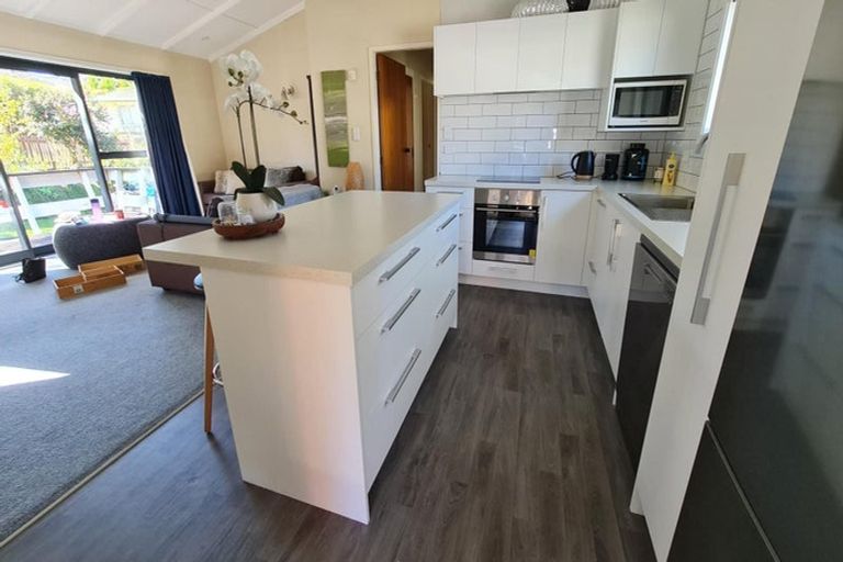 Photo of property in 96a Grand Vue Road, Kawaha Point, Rotorua, 3010