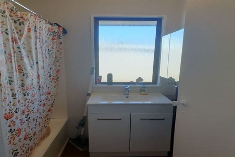 Photo of property in 15 Sabot Place, Massey, Auckland, 0614