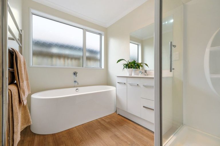 Photo of property in 19 Pounamu Place, Pegasus, 7612