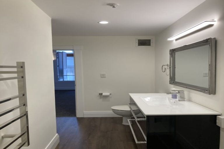 Photo of property in Whitmore Apartments, 1c/7 Stout Street, Wellington Central, Wellington, 6011