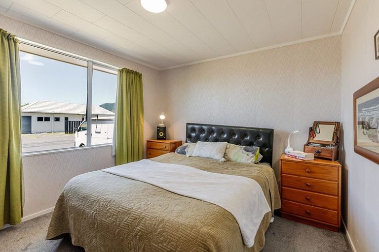 Photo of property in 49 Arawhata Road, Paraparaumu, 5032