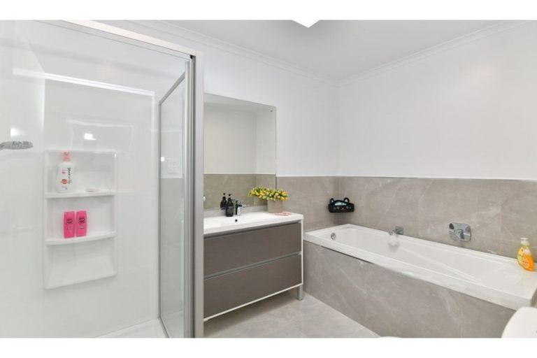 Photo of property in 2 Couldrey Crescent, Red Beach, 0932