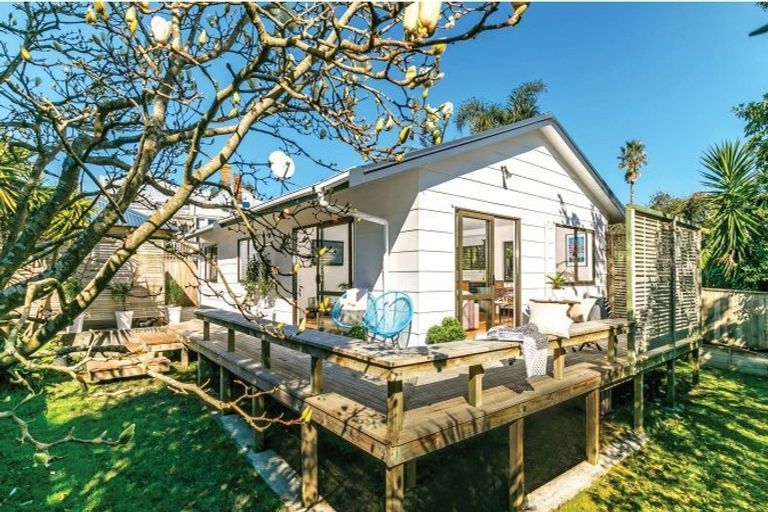 Photo of property in 1/14 Mozeley Avenue, Devonport, Auckland, 0624