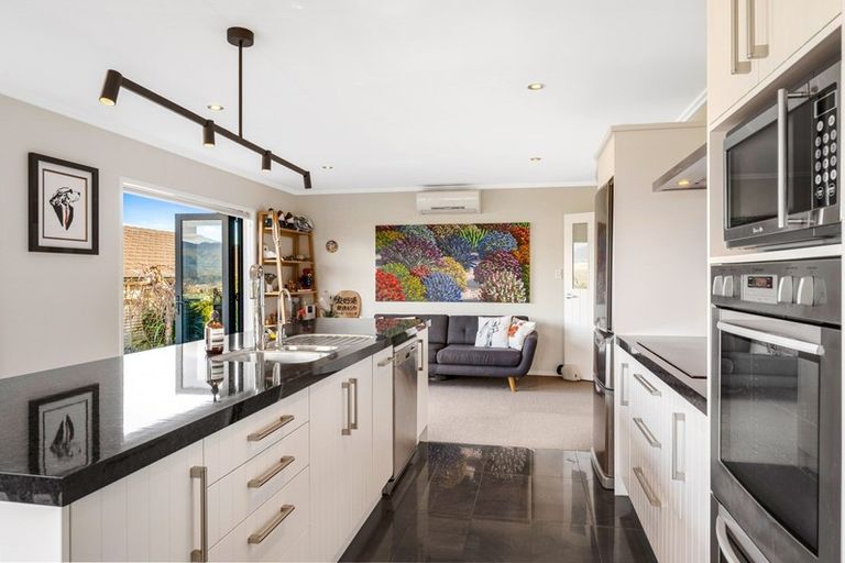 Photo of property in 43 Percy Kinsman Crescent, Riverstone Terraces, Upper Hutt, 5018