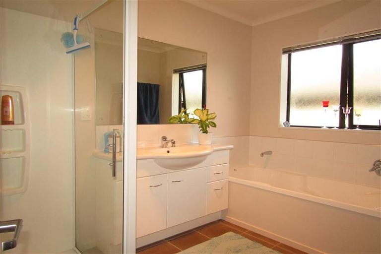 Photo of property in 24 Percy Kinsman Crescent, Riverstone Terraces, Upper Hutt, 5018
