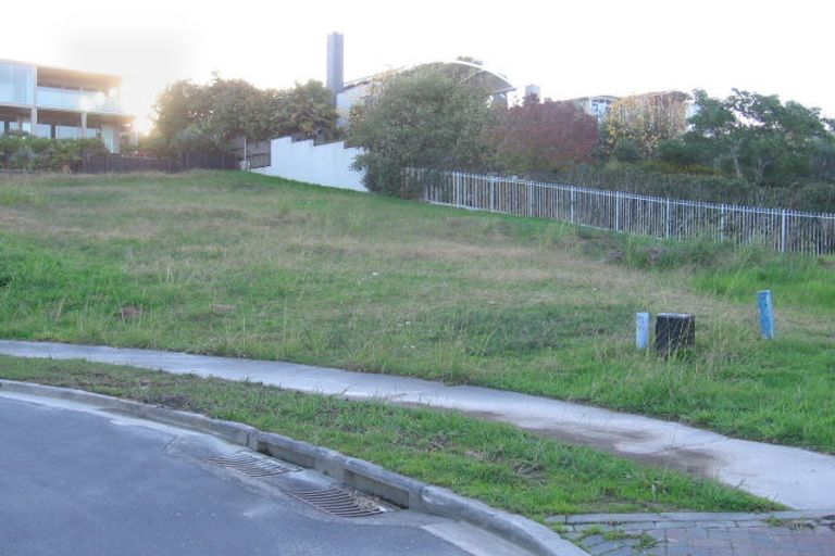 Photo of property in 28 Courtneys, West Harbour, Auckland, 0618