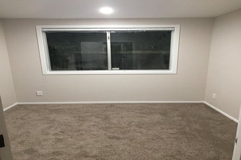 Photo of property in 2/561 Beach Road, Murrays Bay, Auckland, 0630