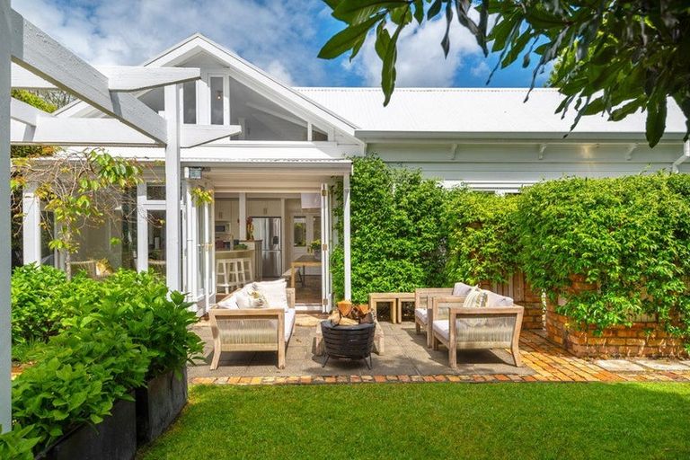 Photo of property in 49b Roland Road, Greenhithe, Auckland, 0632