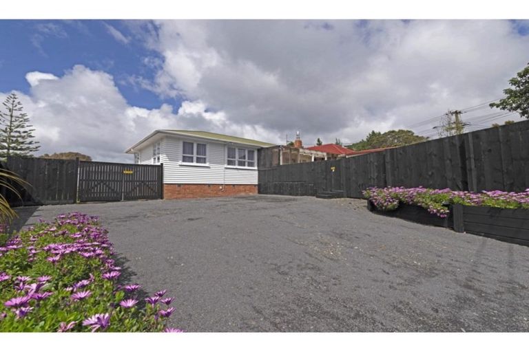 Photo of property in 76 Forest Hill Road, Henderson, Auckland, 0612