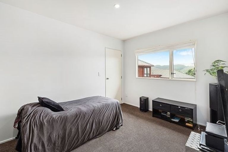 Photo of property in 8a Cullen Place, Tawa, Wellington, 5028