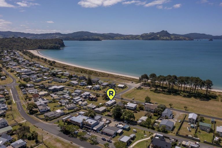 Photo of property in 18 Banks Street, Cooks Beach, Whitianga, 3591