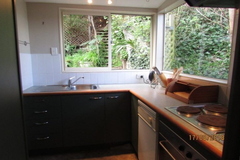 Photo of property in 36 Hawkhurst Road, Lyttelton, 8082