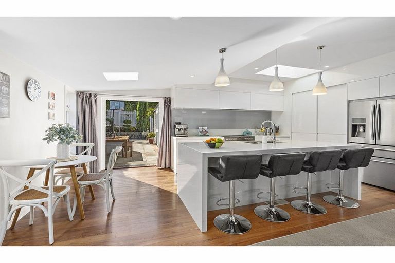 Photo of property in 20 Lucknow Terrace, Khandallah, Wellington, 6035