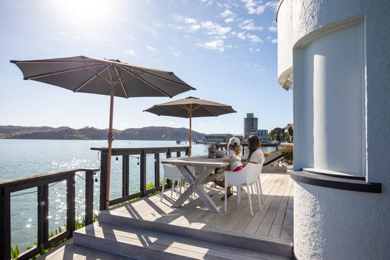 Photo of property in Wallis Street, Raglan, 3225