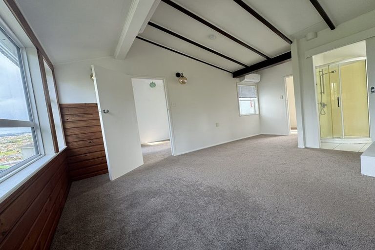 Photo of property in 1/592 East Coast Road, Pinehill, Auckland, 0630