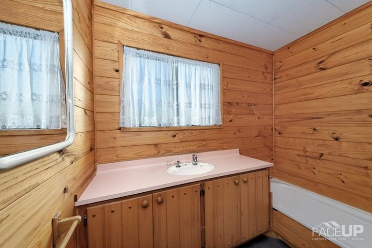 Photo of property in 2/22 Elizabeth Drive, West Harbour, Auckland, 0618