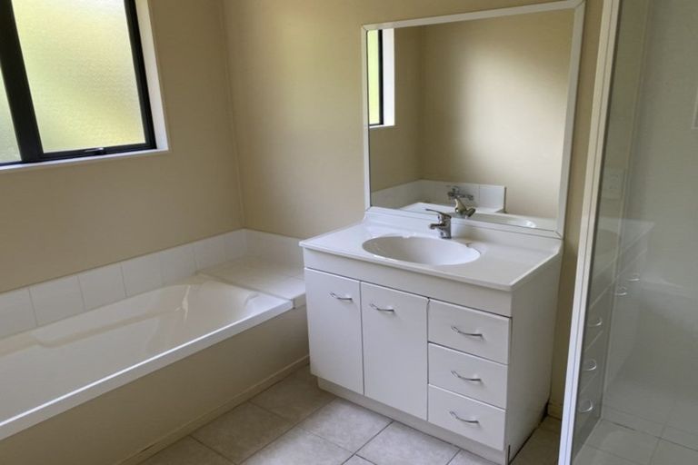 Photo of property in 12a Riverstone Drive, Riverstone Terraces, Upper Hutt, 5018