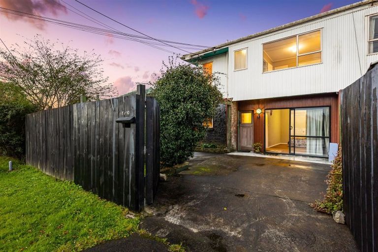 Photo of property in 1/10 Sunnyside Road, Sunnyvale, Auckland, 0612