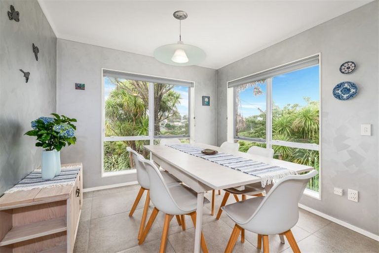 Photo of property in 31 Jubaea Place, Henderson, Auckland, 0610