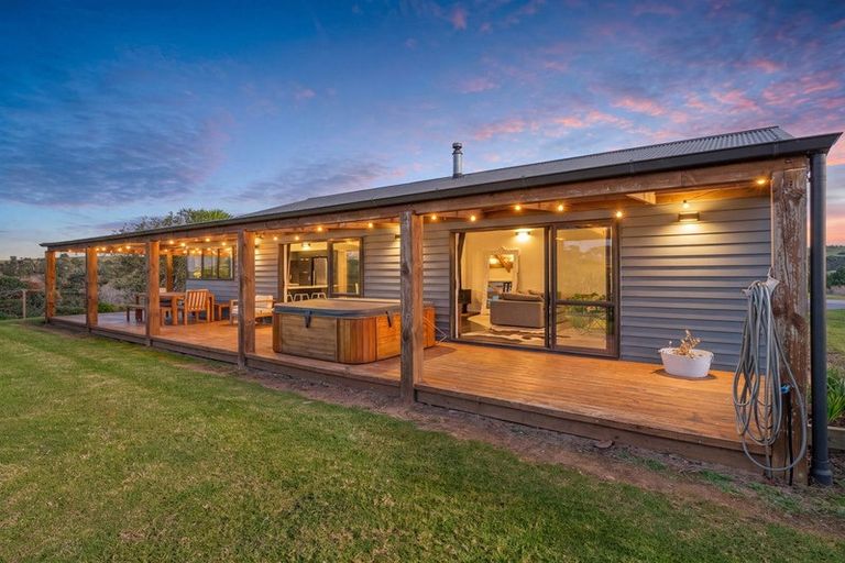 Photo of property in 499 Shelly Beach Road, South Head, Helensville, 0874