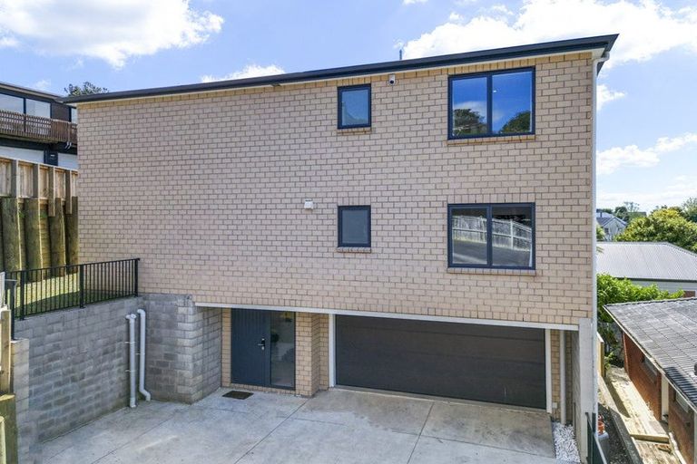 Photo of property in 34a Sovereign Place, Glenfield, Auckland, 0629