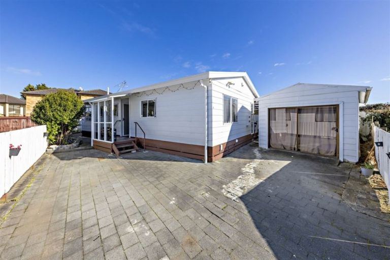 Photo of property in 2/21 Gloucester Road, Manurewa, Auckland, 2102