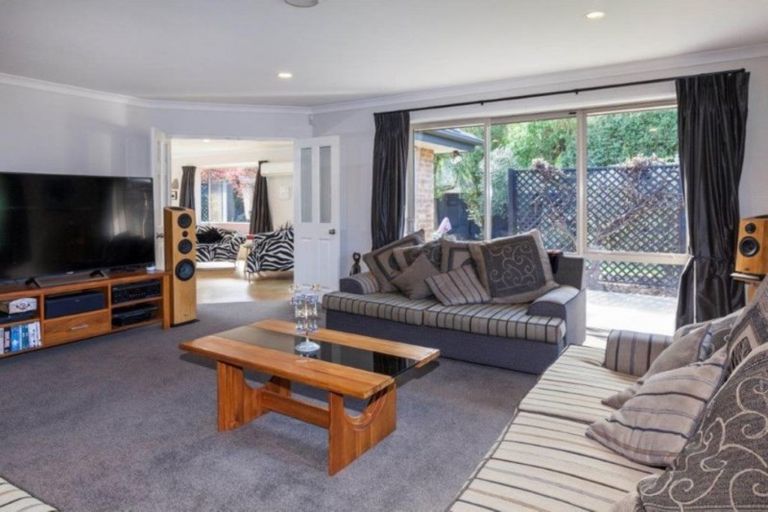 Photo of property in 37 Hussey Road, Harewood, Christchurch, 8051