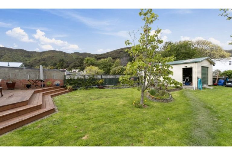 Photo of property in 22 Burnside Street, Waterloo, Lower Hutt, 5011
